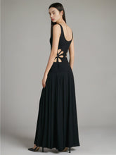 Ärmelloses Kleid mit einfarbigem Cut-out